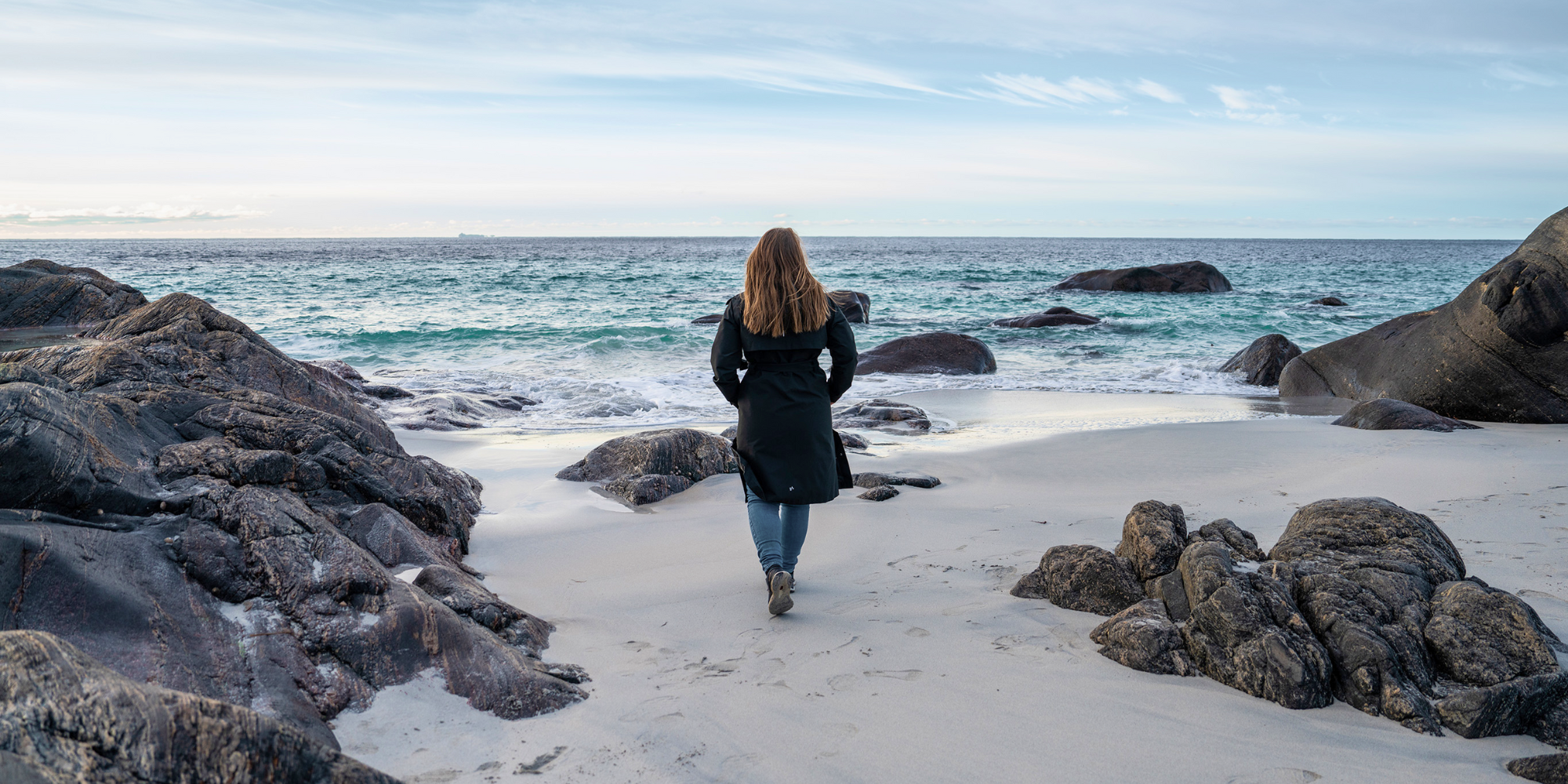 HAV group - Hero banner_woman walking on beach_2